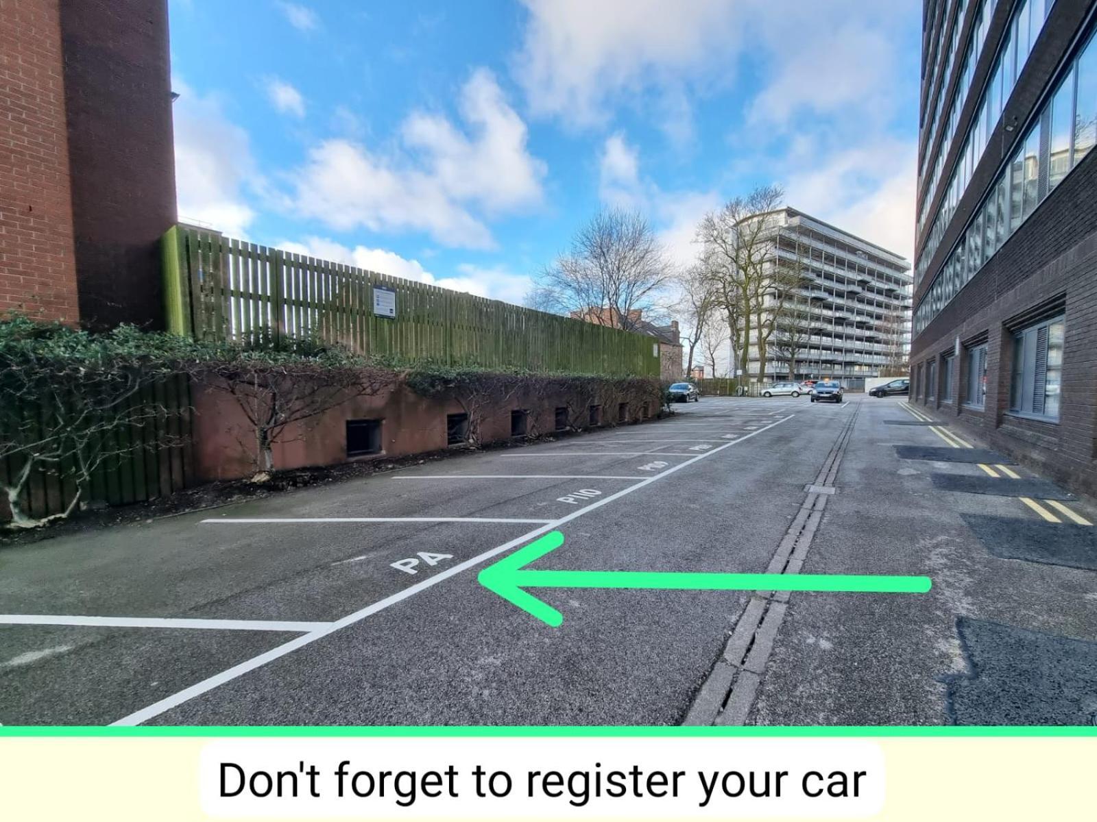 Free Parking. Old Trafford Home 맨체스터 외부 사진